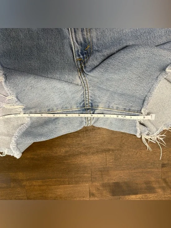 Levi’s 550 Cutoff Denim Shorts Light Wash Frayed Hem Relaxed Fit 12M (W34–35) - Picture 8 of 10